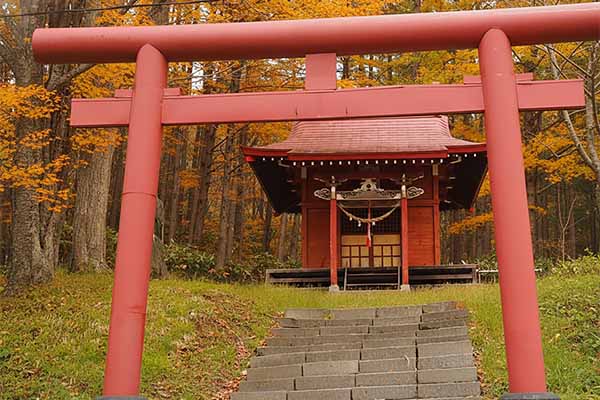 紅葉の外山神社