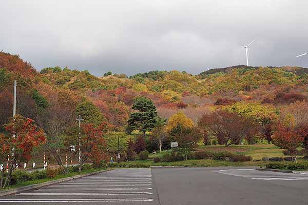 誰もいない静かな駐車場