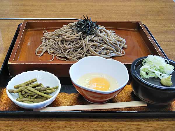 早坂高原ビジターセンター内にて「てっぺんそば」
