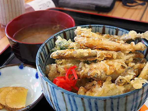 岩洞湖のばっちゃん亭でランチタイム!