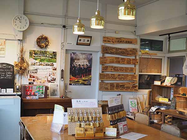 駅内の工房&カフェ