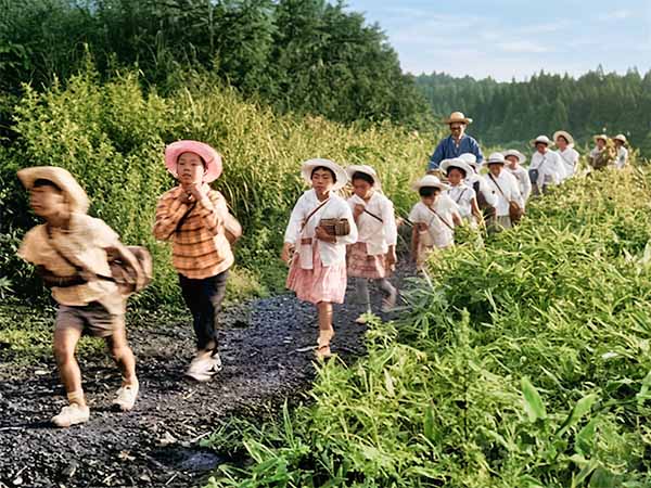 遠足（外山ダムにて）